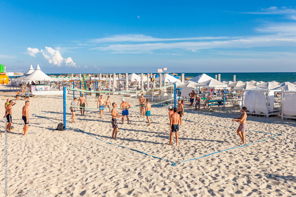 Волейбольная площадка на пляже Железного Порта